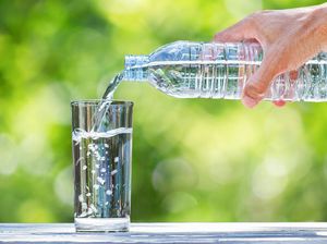 Pakai Air Mineral dalam Kemasan untuk Susu Anak, Bagus Nggak Sih?