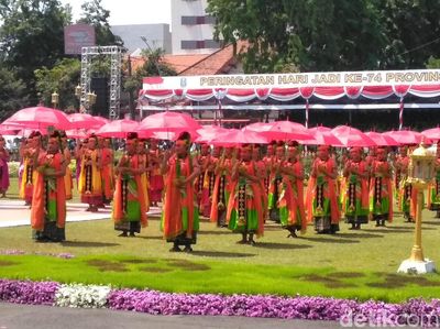 Potret Meriahnya Upacara Peringatan HUT Ke-74 Jawa Timur