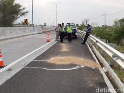 Bus Ladju Hantam Pembatas Jalan, 2 Penumpang Terlepar dan 1 Tewas