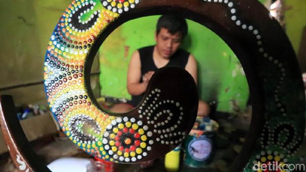 Melihat Pembuatan Souvenir dari Kayu yang Tembus Mancanegara