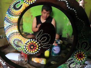 Melihat Pembuatan Souvenir dari Kayu yang Tembus Mancanegara