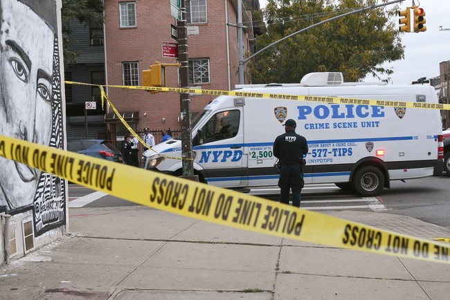 Penembakan Membabi Buta di New York, 4 Orang Tewas dan 3 Terluka Penembakan Membabi Buta di New York, 4 Orang Tewas dan 3 Terluka