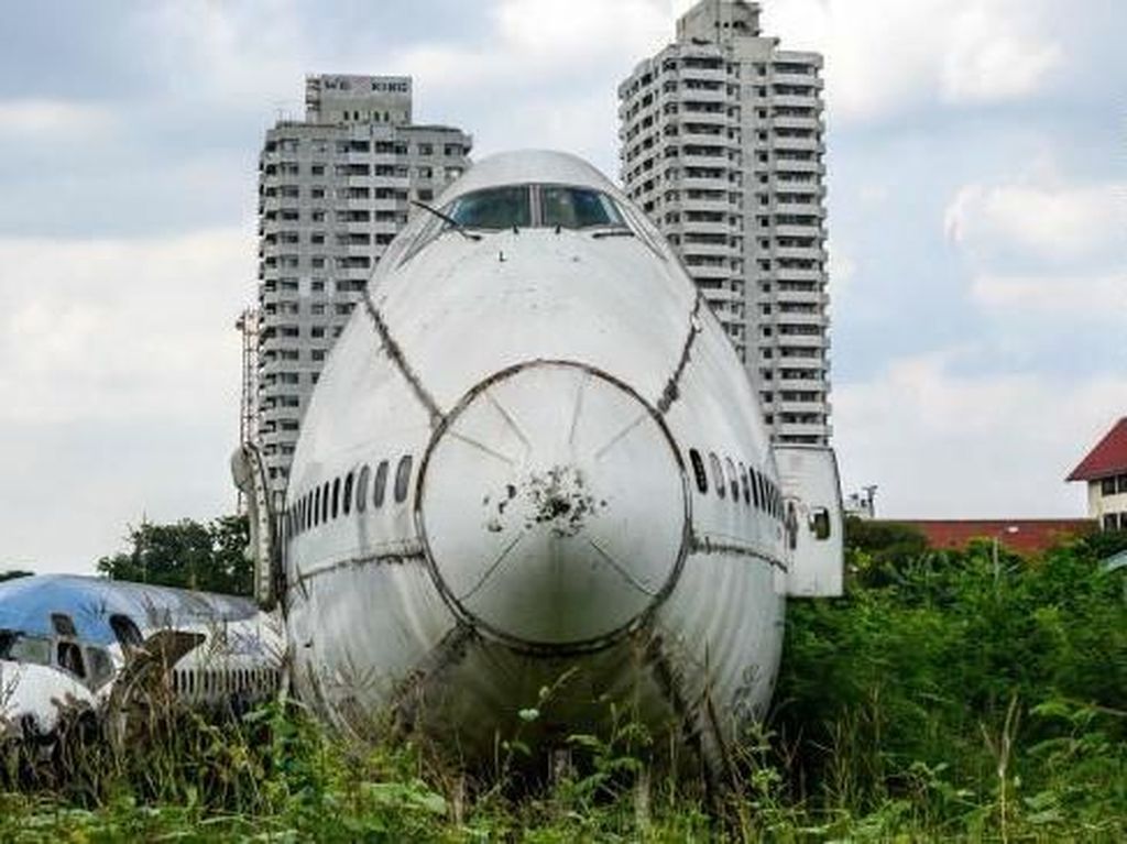 Misteri Bangkai Pesawat di Bangkok Misteri Bangkai Pesawat di Bangkok