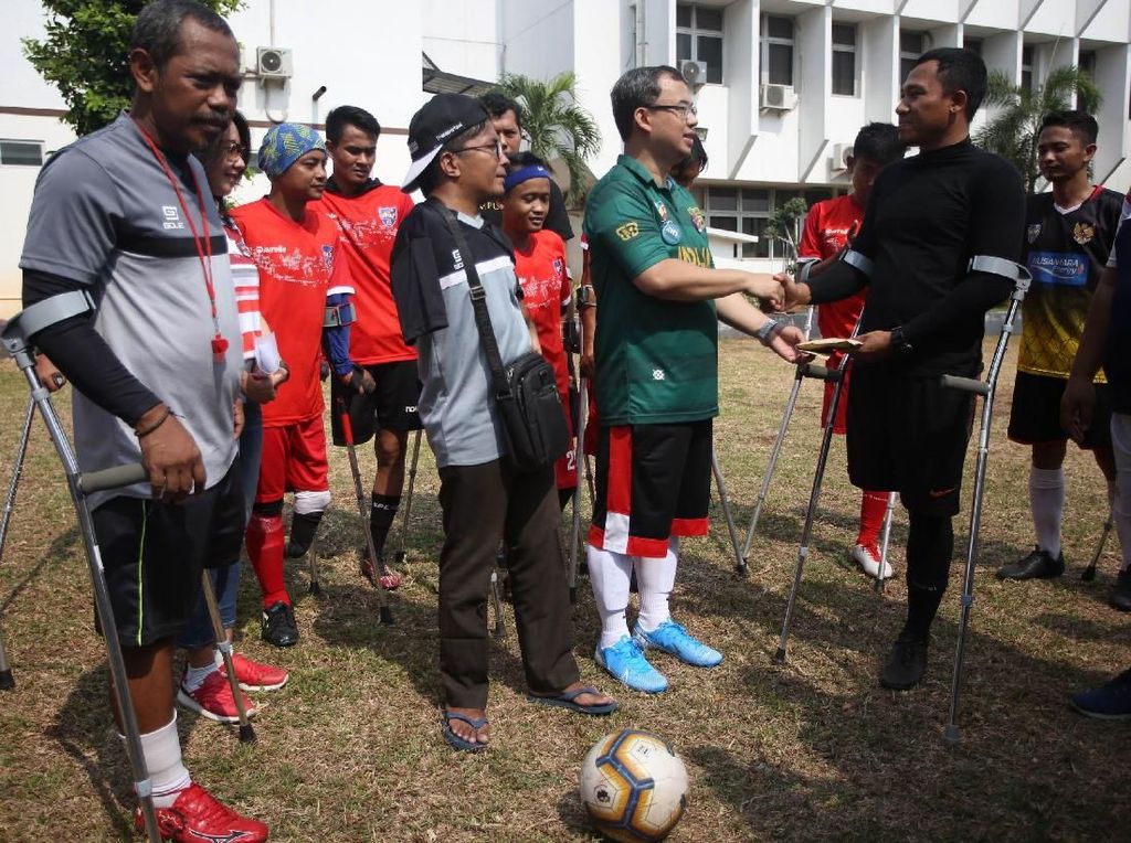 Vijaya Fitriyasa Mau Bantu Sepakbola Disabilitas Jika Jadi Ketum PSSI Vijaya Fitriyasa Mau Bantu Sepakbola Disabilitas Jika Jadi Ketum PSSI