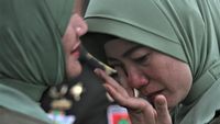 Tangis Istri Kolonel Hendi Usai Suami Dicopot dari Dandim Kendari