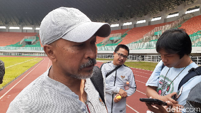 Fakhri Husainni menilai fisik Timnas Indonesia U-19 sudah prima usai beruji coba dengan Tira Persikabo. (Foto: Adhi Indra Prasetya/Detikcom) Fakhri Husainni menilai fisik Timnas Indonesia U-19 sudah prima usai beruji coba dengan Tira Persikabo. (Foto: Adhi Indra Prasetya/Detikcom)