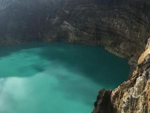 Pesona Gunung dan Danau Kelimutu Yang Tak Ada Duanya
