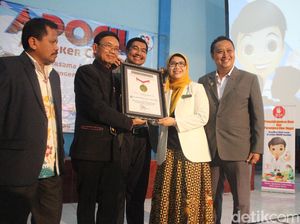 Ikatan Apoteker Indonesia Pecahkan Rekor MURI Ikatan Apoteker Indonesia Pecahkan Rekor MURI