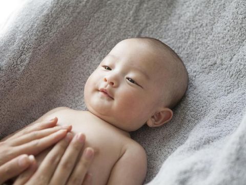 Teknik pijat yang Mudah Dipraktikkan untuk Mengatasi Bayi Kolik