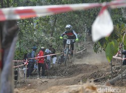 Tiara Andini dan Mukhib Juarai Indonesian Downhill 2019 Kudus