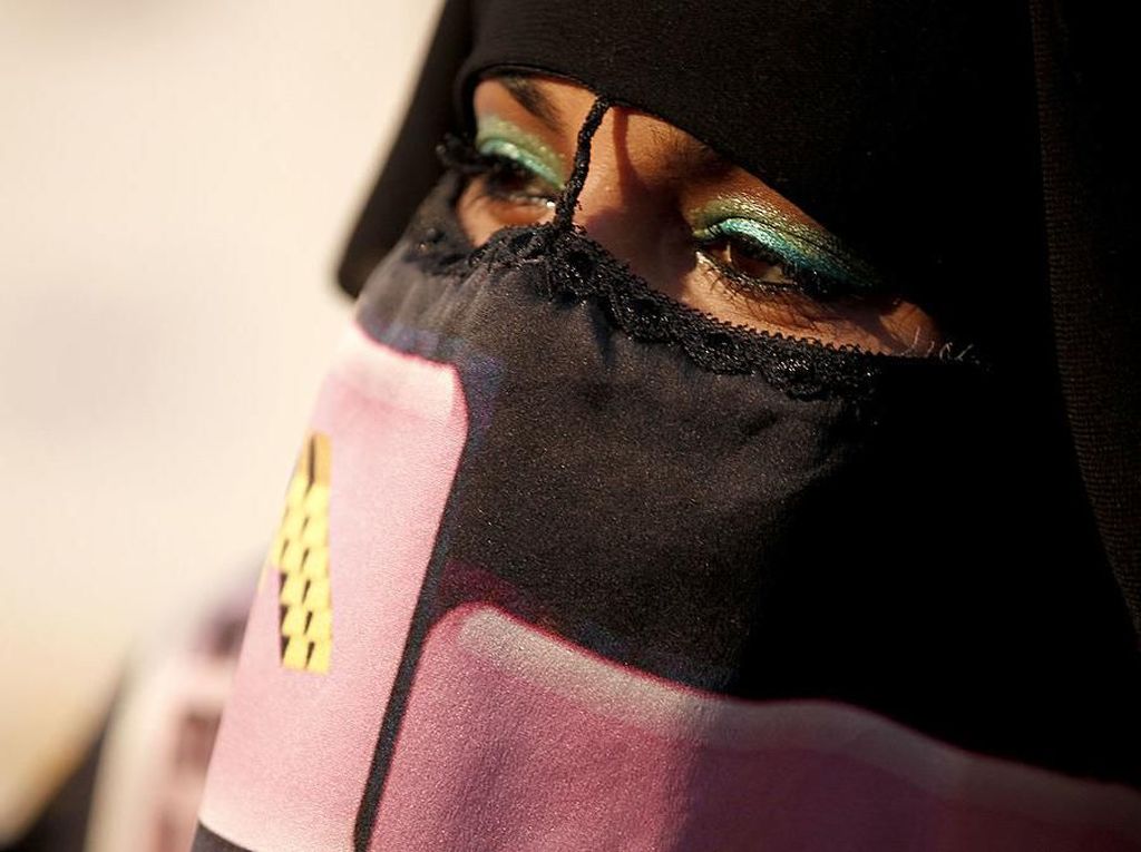 Viral Crosshijaber, Fenomena Pria Berhijab Syari dan Masuk Masjid Viral Crosshijaber, Fenomena Pria Berhijab Syari dan Masuk Masjid