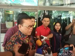 Agung Laksono Sebut Wiranto Kini Jalani Fisioterapi