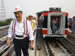 Luhut Klaim LRT Made In Madiun Lebih Canggih dari MRT Buatan Jepang