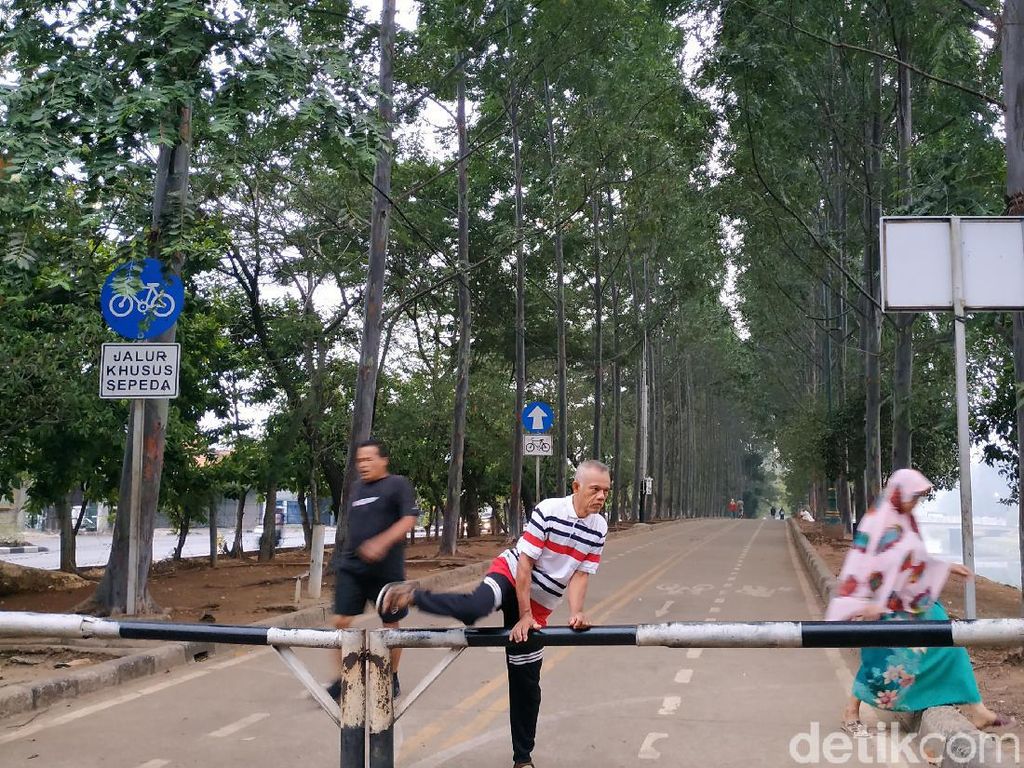 Jalur Sepeda Setengah Hati di KBT, Tiap 500 Meter Harus Lompati Portal Jalur Sepeda Setengah Hati di KBT, Tiap 500 Meter Harus Lompati Portal