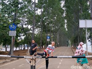 Jalur Sepeda Setengah Hati di KBT, Tiap 500 Meter Harus Lompati Portal Jalur Sepeda Setengah Hati di KBT, Tiap 500 Meter Harus Lompati Portal