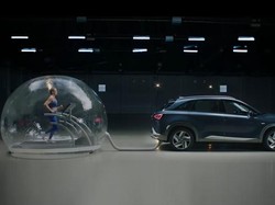 Berlari Sambil Hirup Knalpot Mobil Ini, Atlet Tetap Sehat