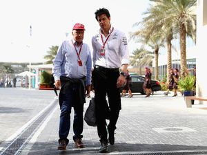 Mercedes Persembahkan Gelar Juara Konstruktor untuk Niki Lauda Mercedes Persembahkan Gelar Juara Konstruktor untuk Niki Lauda