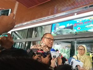 Jenguk Wiranto, Ical: Kelingkingnya Luka Menangkis Serangan Jenguk Wiranto, Ical: Kelingkingnya Luka Menangkis Serangan