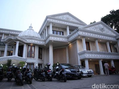 Intip Istana Cinere Milik Anang-Ashanty yang Laku Rp 35 Miliar