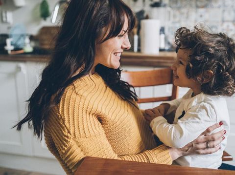 Ucapan Bijak Pengganti 'Good Job' untuk Memuji Buah Hati