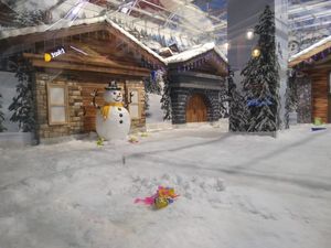 Brrr... Seru-seruan Main Salju di Trans Studio Cibubur