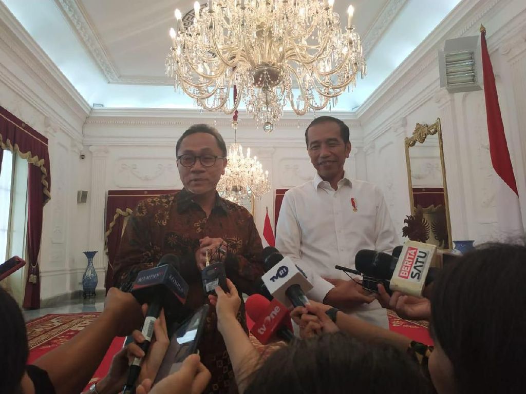 Ada Pembahasan Koalisi di Balik Pertemuan Jokowi-Zulhas Ada Pembahasan Koalisi di Balik Pertemuan Jokowi-Zulhas