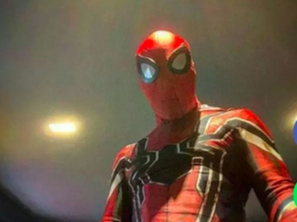 Tom Hardy Pakai Kostum Spider-Man, Peter Parker Pasti Hadir di Venom 2? Tom Hardy Pakai Kostum Spider-Man, Peter Parker Pasti Hadir di Venom 2?