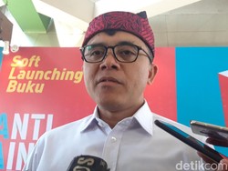 Anas Dedikasikan Bukunya untuk Bupati dan Calon Pemimpin