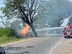Mobil Terbakar di Kudus, 2 Orang Luka