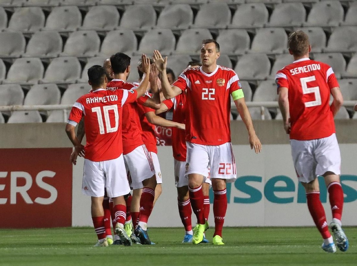 Rusia terancam tak bisa menjadi tuan rumah Piala Eropa 20Foto: REUTERS/Yiannis Kourtoglou