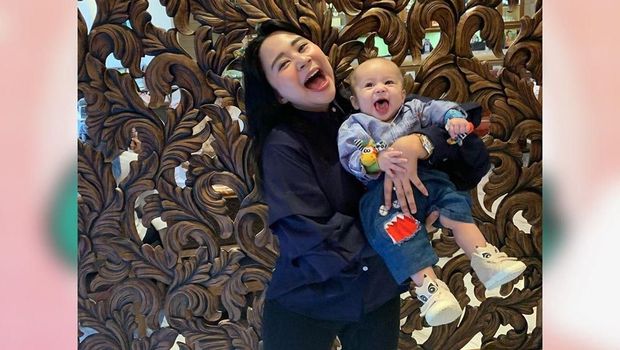 Chikita Meidy dan Javier Raesha Aditya