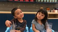 10 Potret Lucu dan Imut Anak Artis Saat Makan yang Bikin Gemas