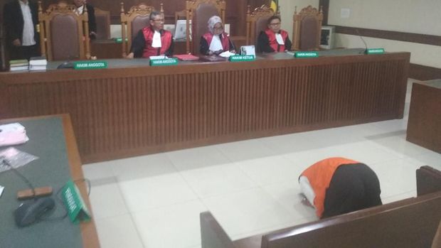Perekam Video Penggal Jokowi Sujud Syukur Usai Divonis Bebas