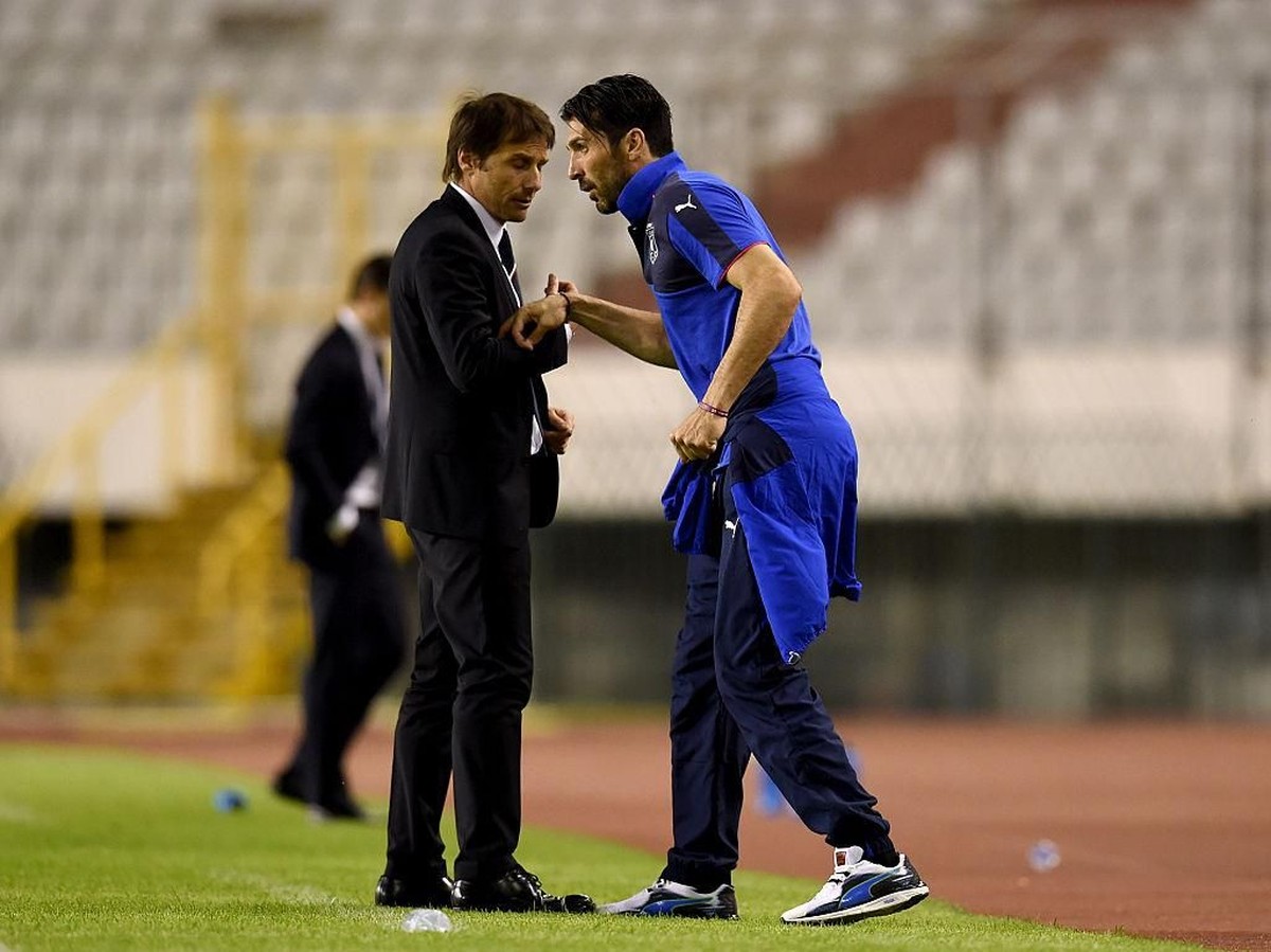 Gianluigi Buffon dan Antonio Conte saat di Timnas Italia. (Foto: Claudio Villa/Getty Images)