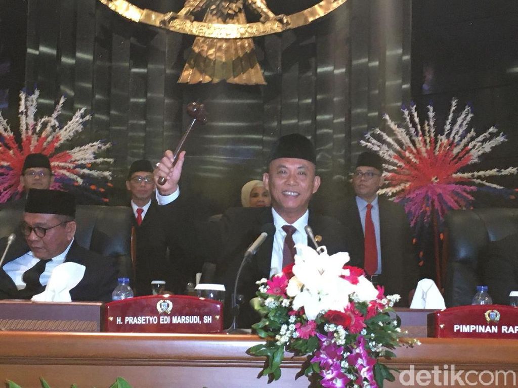 Prasetio Edi Resmi Kembali Jabat Ketua DPRD DKI Jakarta Prasetio Edi Resmi Kembali Jabat Ketua DPRD DKI Jakarta