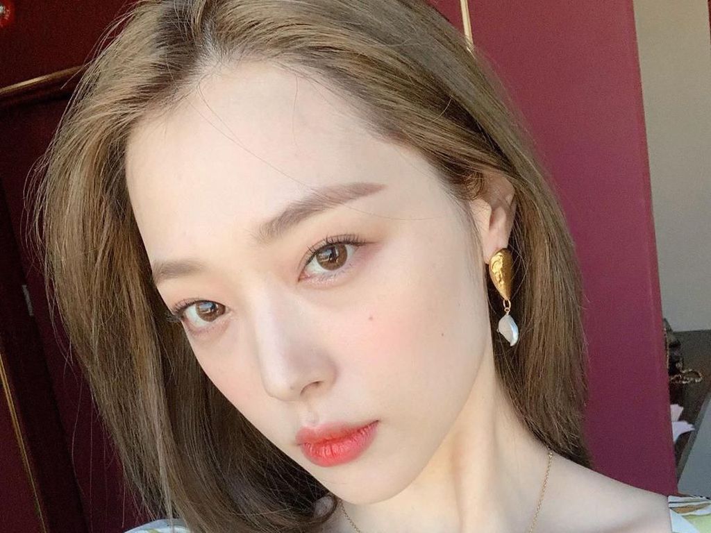 Sulli Meninggal Bunuh Diri, Ini 7 Kontroversinya yang Pernah Bikin Heboh Sulli Meninggal Bunuh Diri, Ini 7 Kontroversinya yang Pernah Bikin Heboh