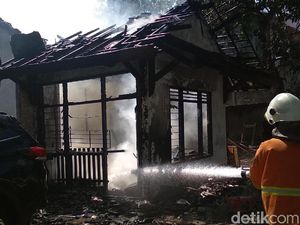 Kebakaran di Kantor Dinas Rembang, Seorang Staf Dilarikan ke RS