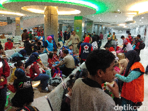 Bupati Luwu Timur Jemput Warganya yang Mengungsi dari Wamena di Makassar Bupati Luwu Timur Jemput Warganya yang Mengungsi dari Wamena di Makassar