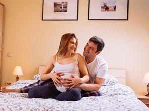 3 Posisi Seks Saat Hamil yang Aman Menurut Pakar