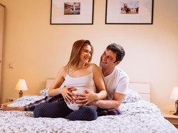 3 Posisi Seks Saat Hamil yang Aman Menurut Pakar