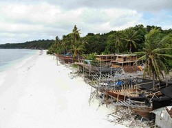 Foto: Pantai Cantik Tempat Pembuatan Kapal Pinisi