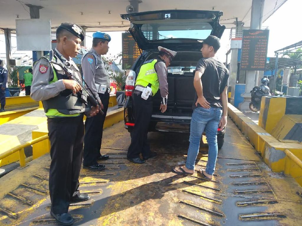 Pasca-penangkapan Teroris Bapak-Anak, Penjagaan di Pelabuhan Bali Diperketat Pasca-penangkapan Teroris Bapak-Anak, Penjagaan di Pelabuhan Bali Diperketat