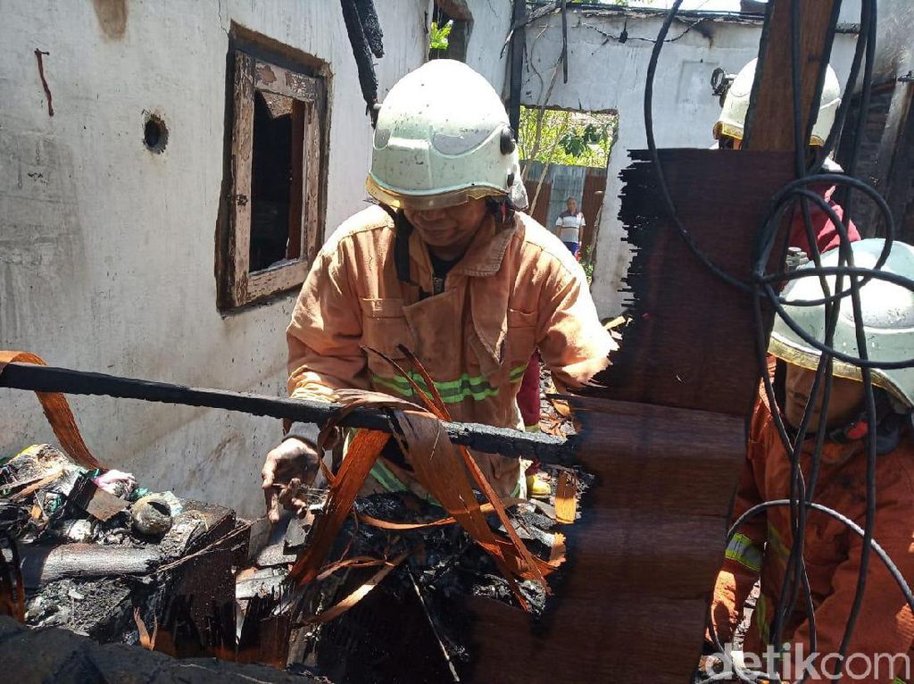 Sempat Terjebak di Rumah Saat Kebakaran, Seorang Balita Diselamatkan PMK Sempat Terjebak di Rumah Saat Kebakaran, Seorang Balita Diselamatkan PMK