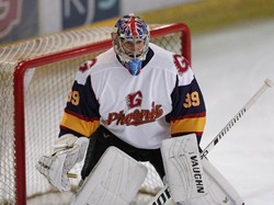 Debut Cech di Hoki Es: Tribut untuk Chelsea-Arsenal dan Buat Penyelamatan Penalti