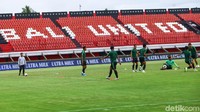 Pada leg I yang berlangsung di Stadion Pakansari, Bogor, Indonesia menang 2-1.