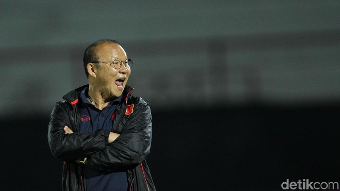 Setelah Indonesia, kali ini diliran Timnas Vietnam yang jalani sesi latihan jelang Kualifikasi Piala Dunia 2022 Zona Asia.