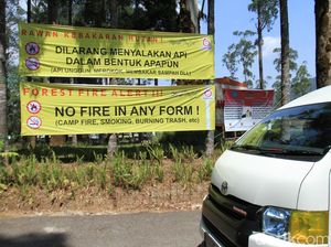 Pengelola Kawah Putih Pasang Spanduk Dilarang Menyalakan Api Pengelola Kawah Putih Pasang Spanduk Dilarang Menyalakan Api