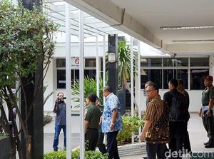 Bersama AHY dan Ibas, SBY Jenguk Wiranto di RSPAD Bersama AHY dan Ibas, SBY Jenguk Wiranto di RSPAD