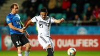 Setelah imbang 0-0 di babak pertama, Jerman membuka keunggulan pada menit ke-51 lewat Ilkay Guendogan. REUTERS/Ints Kalnins.