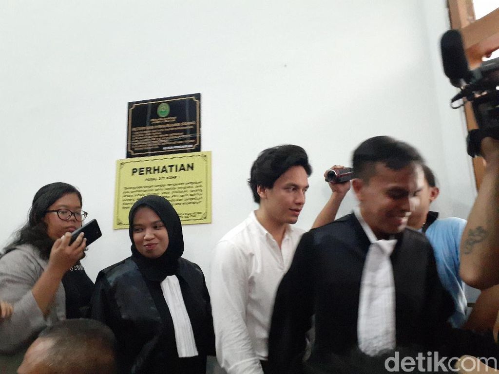Jefri Nichol Siap Ajukan Pleidoi Jefri Nichol Siap Ajukan Pleidoi